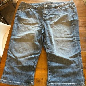 Chaps women’s size 16W Jean stretch capri pants